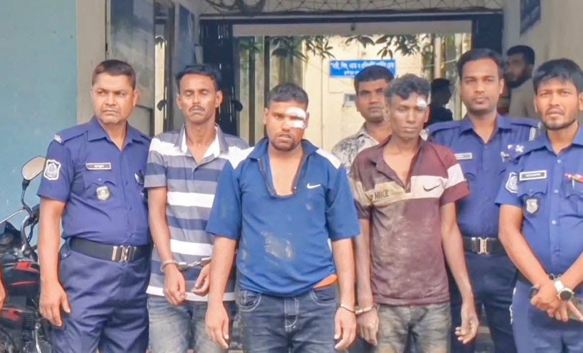 দুর্গাপুর থানা—ডিবি পরিচয়ের ডাকাতি মামলায় আটক