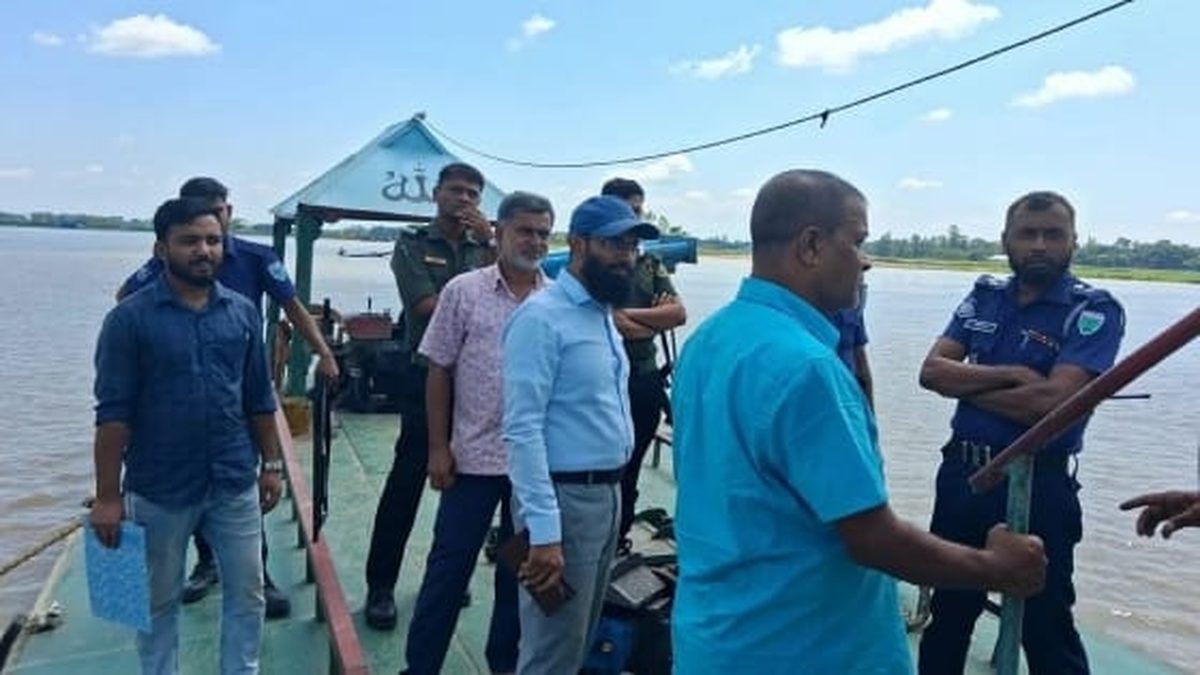 জগন্নাথপুরে কুশিয়ারা নদীতে অবৈধ বালু উত্তোলন অভিযান—প্রশাসন ও পুলিশ নৌকায়
