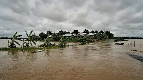 বরিশালের নদীঘাটে বর্ষার মেঘ