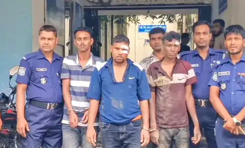 দুর্গাপুরের ডাকাতি মামলায় আটক তিনজন ও পুলিশ—কলমাকান্দা থেকে আটক