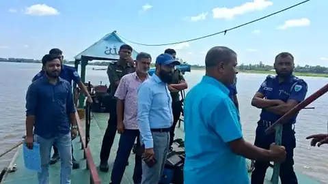 জগন্নাথপুরে কুশিয়ারা নদীতে অবৈধ বালু উত্তোলন অভিযান—প্রশাসন ও পুলিশ নৌকায়